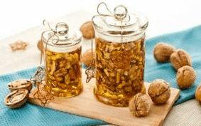 Honig und Nüsse